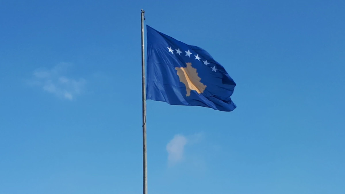 Rusiya BMT iclasında Kosovo bayrağına etiraz edib
