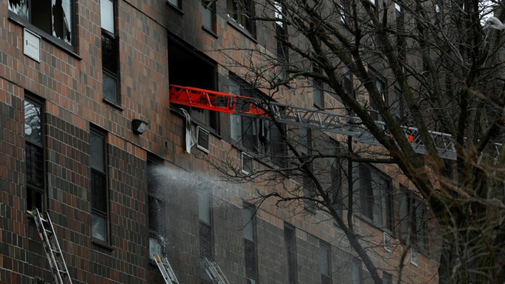 Nyu Yorkda bina yanıb, azı 19 nəfər ölüb