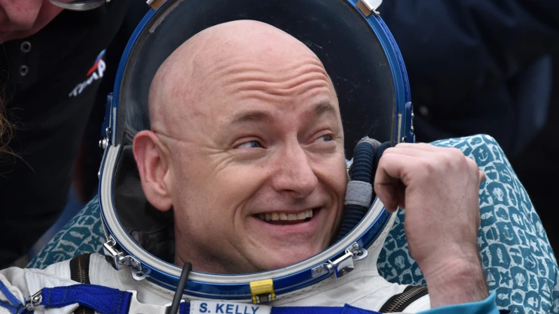Amerikalı astronavt Rusiya medalını Moskvaya qaytarır
