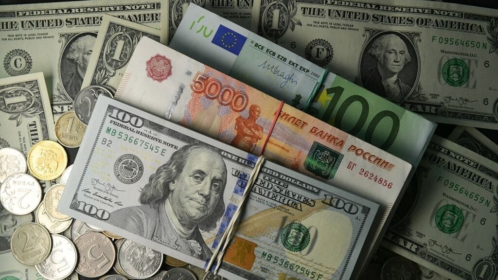 Moskva dünya ilə məzələnir: Dollar 58 rubldan da aşağı salınıb