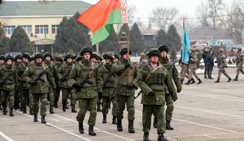 Belarus Ukrayna ilə sərhəddə təlim elan edir