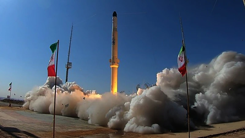 İrandan raket-daşıyıcının sınaq atışı
