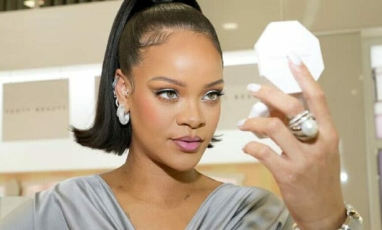 Rihanna Amerikanın ən gənc “self-made” milyorderidir