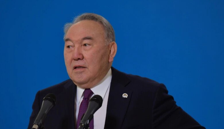 Nazarbayev el arasına çıxıb