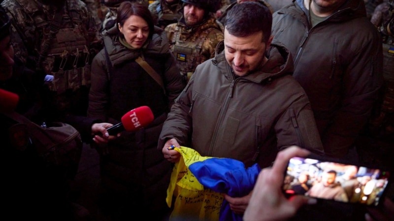 Donbasda ağır döyüşlər gedir. Zelenski Vaşinqtona yollanır