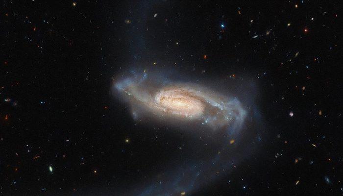 Hubble Kosmik Teleskopundan təəccüblü kəşf!  "Qəribə" qolları olan Galaxy