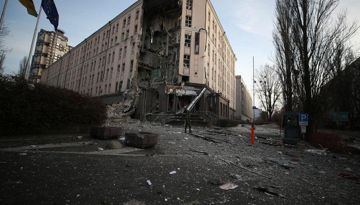 Rusiyadan Kiyevə yeni ilə saatlar qalmış hava hücumu!  1 ölü, 11 yaralı 'Sığınacaqlarda qal'
