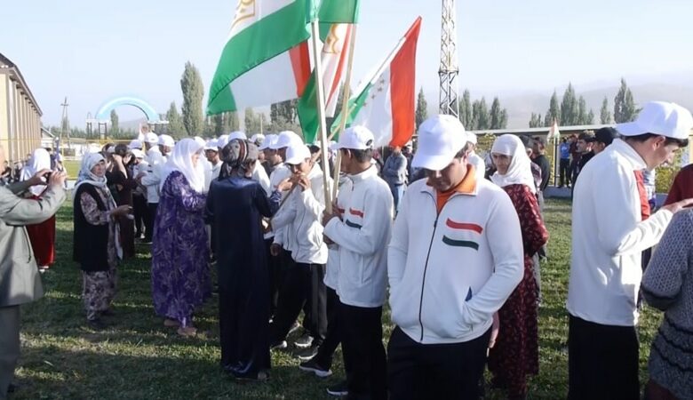 Tacikistanda da 'ordu kasıblar üçündür' deyənlər var