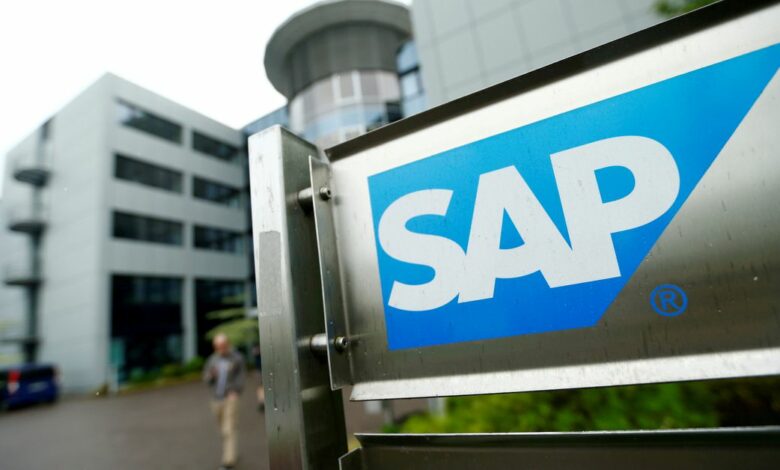 SAP 3000 iş yerini ixtisar edəcək, Qualtrics pay satışını araşdırır