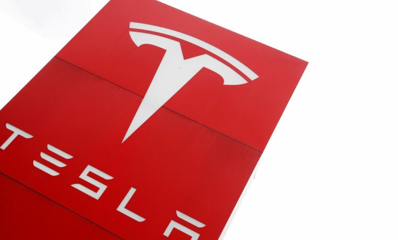 Tesla qısa satıcıları 2022-ci ildə ən gəlirli ticarətdən sonra təzyiqə məruz qalırlar