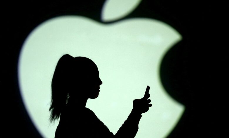 Picture illustration of a silhouette of a mobile user next to a screen projection of the Apple logo