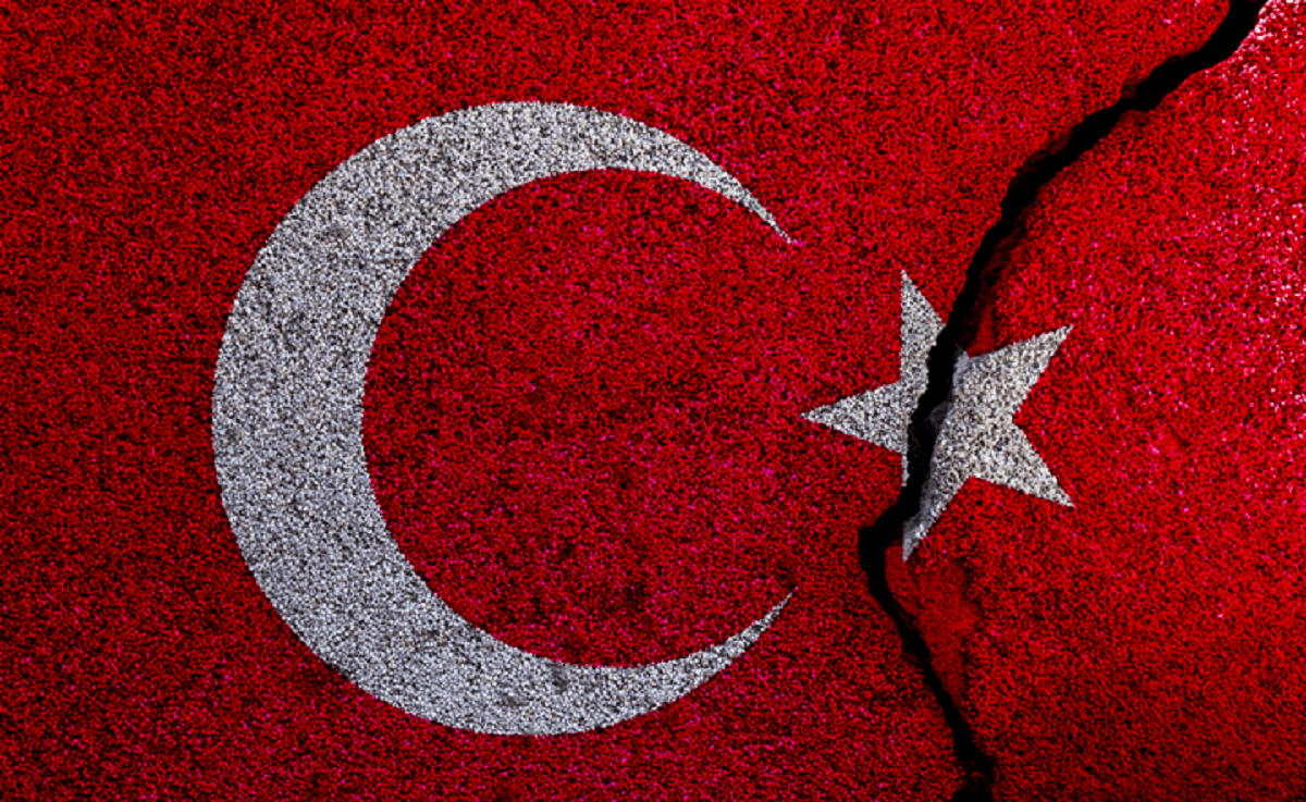 Türkiyədə axtarış-xilasetmə işləri davam edir, siyasi gərginlik yüksəlir