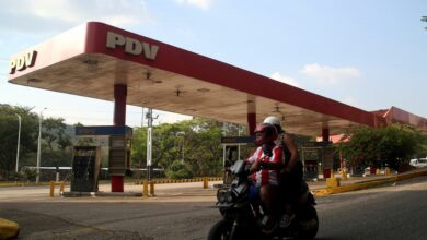 Smuggled Colombian gasoline flows slow amid Venezuelan output bounce