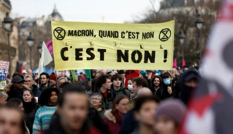 Fransa Senatı etirazlara səbəb olan pensiya islahatını təsdiqləyib