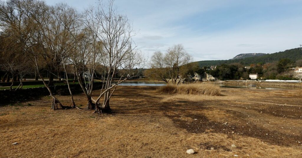 Lake, river dry up in France