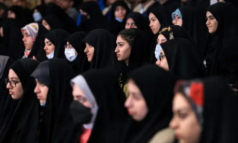 İranda tələbə qızlar qarşısında yeni tələb