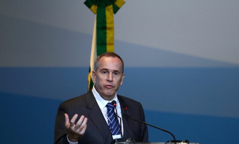 Brazil's government hold the pre-salt offshore oil auction in Rio de Janeiro