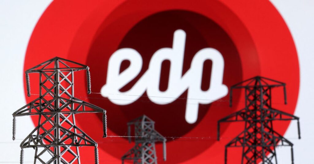 Illustration shows Electric power transmission pylon miniatures and EDP Renovaveis logo