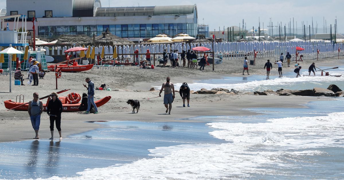 Italian beach resorts reopen in Lazio region as COVID-19 restrictions ease