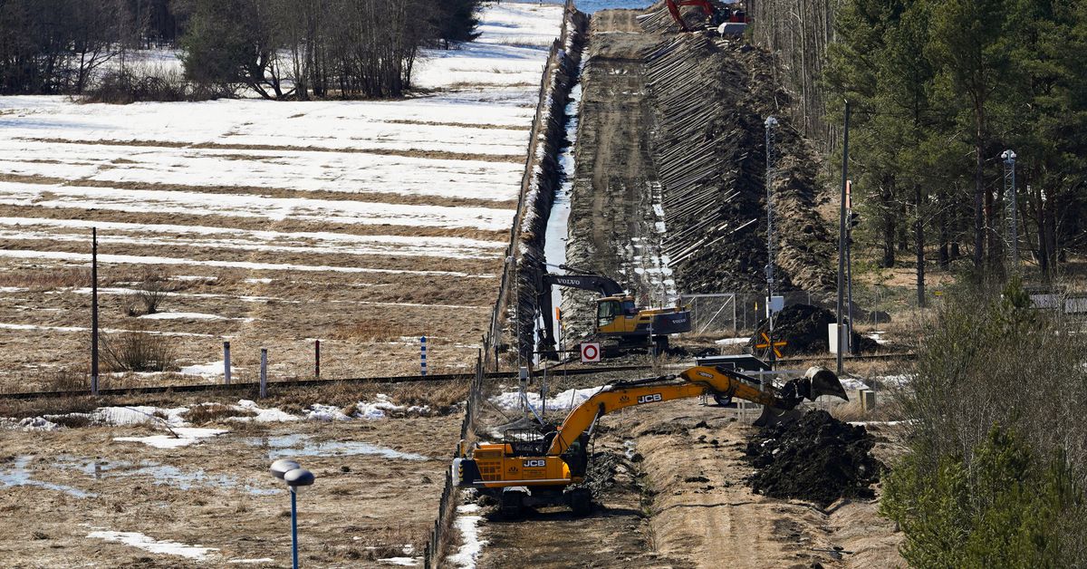 Finland starts building border fence on Russian border