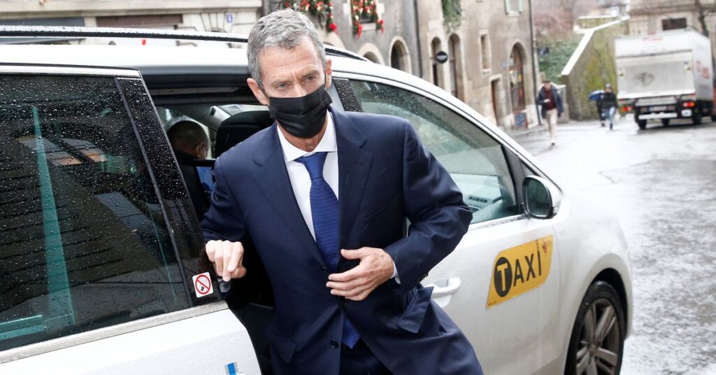 Israeli billionaire Beny Steinmetz arrives at a courthouse in Geneva