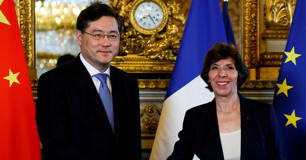 French and Chinese foreign ministers meet in Paris
