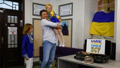 Fundraiser Prytula greets Mariia and Oleksandr who donated money for his foundation in Kyiv