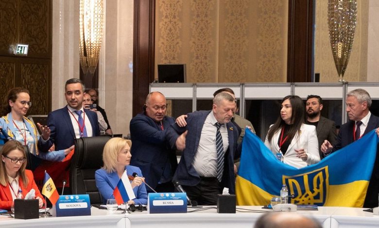 Ukrainian delegation protests against Russia during a meeting of PABSEC in Ankara