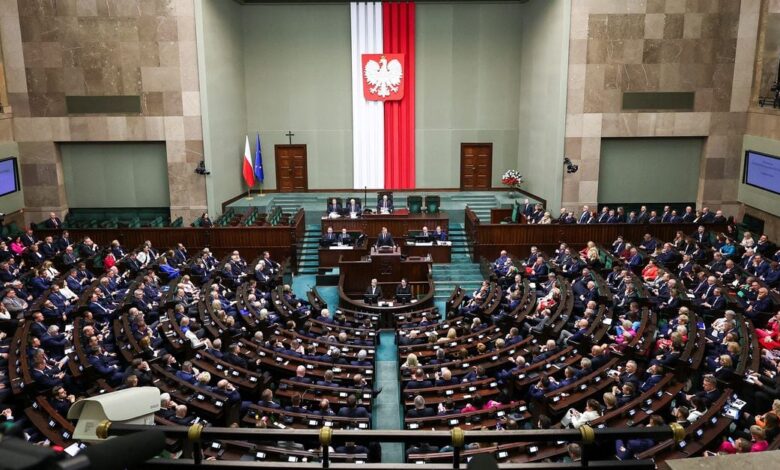 Polşa parlamenti PiS hökumətinin qanunsuz hərəkətləri ilə bağlı iddiaları araşdırır