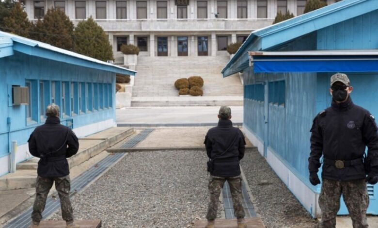 Şimali Koreya Cənubi Koreya adaları tərəfə 200-ə yaxın mərmi atıb
