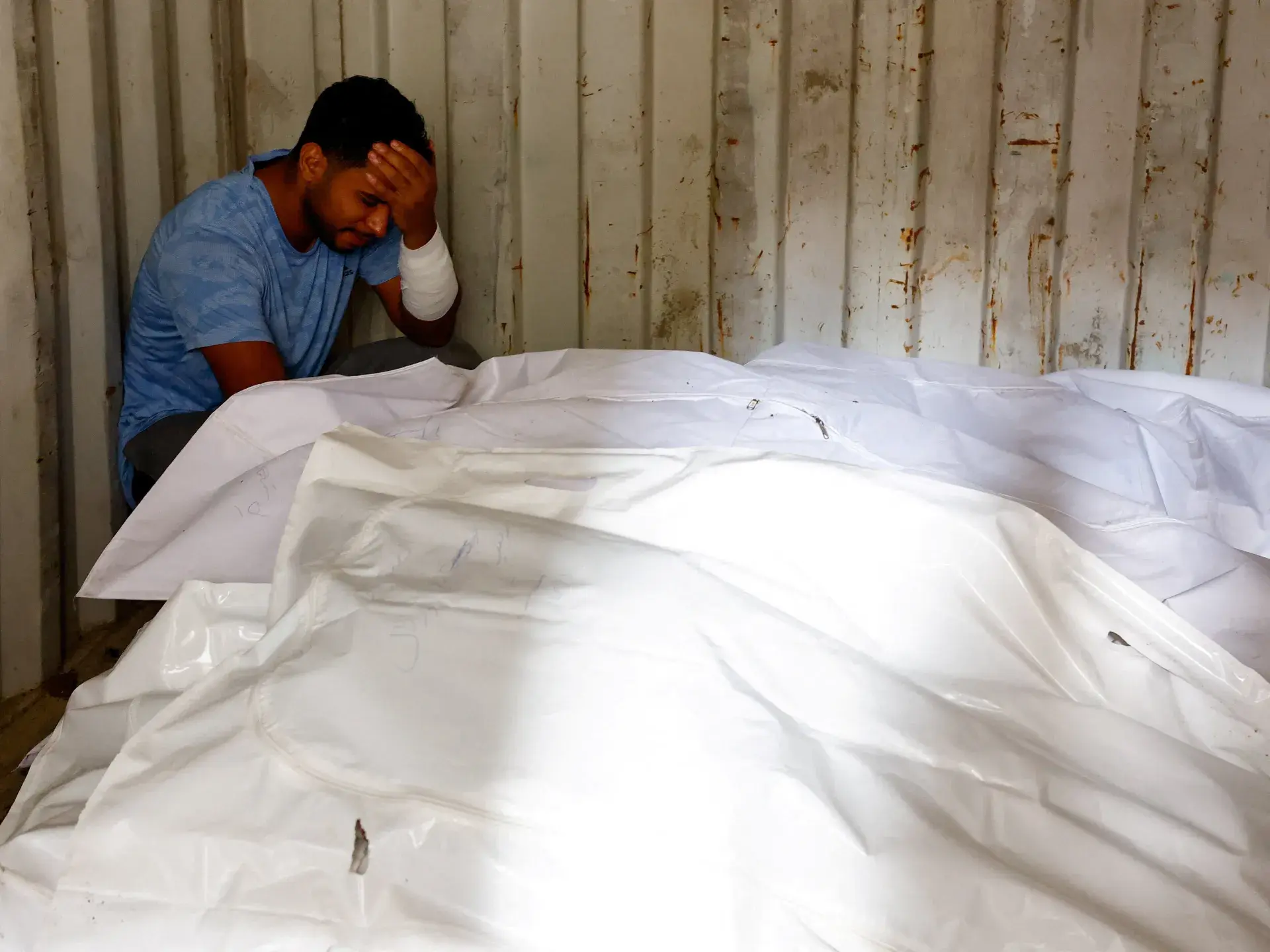 İsrail zərbələri Qəzzada atəşkəs ümidini söndürür