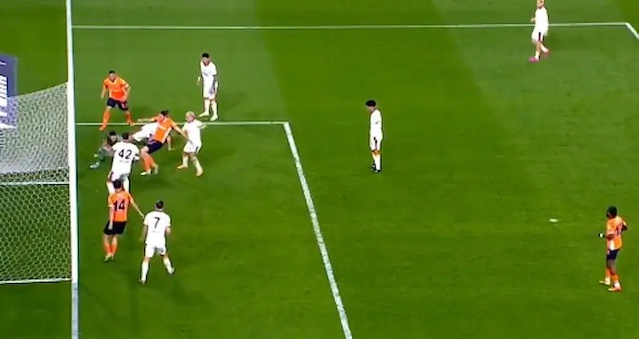 Başakşehir-Qalatasaray matçında qol VAR-a görə sayılmadı