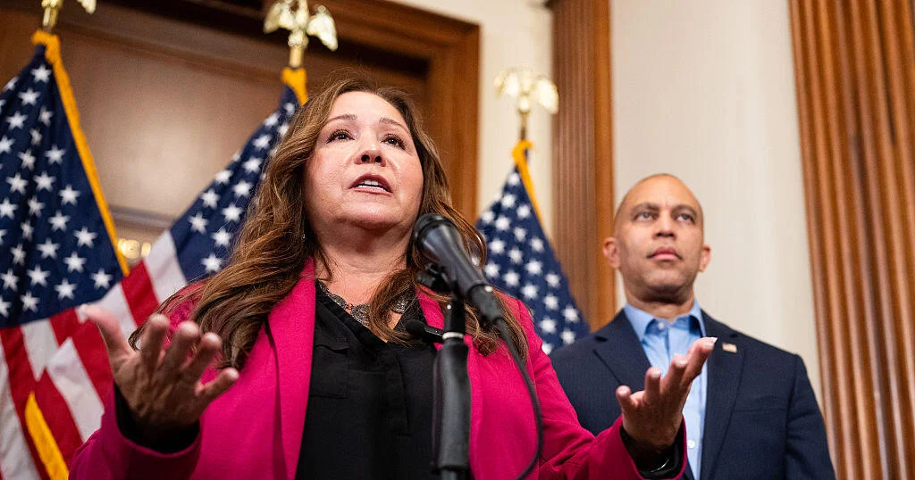 Adelita Grijalva seçkidən 7 həftə sonra and içəcək