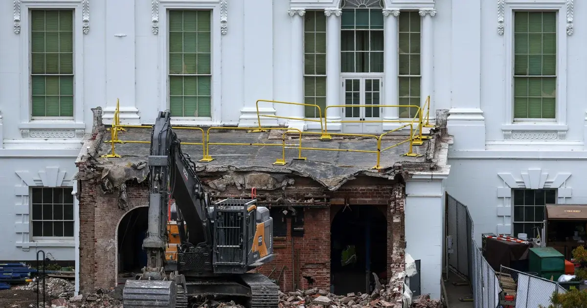 Ağ Evdə podratçılar gizlənir